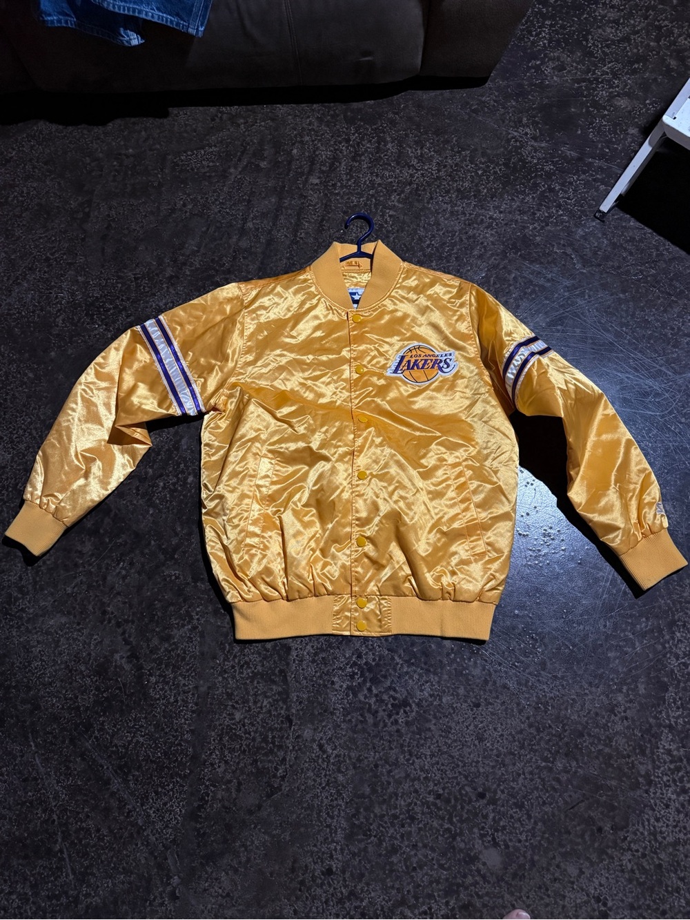 STARTER vintage Los Angeles Lakers Gold Satin Bomber Jacket size Large